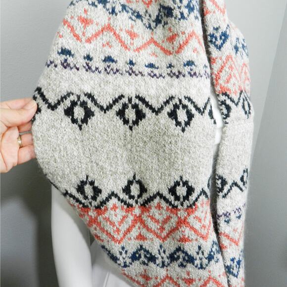 American Eagle Heavyweight Knit Infinity Scarf Beige Orange Southwestern Geo - Picture 4 of 8